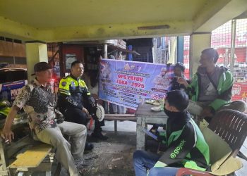 Sat Lantas Polres Pematangsiantar melaksanakan sosialisasi Operasi Patuh Toba Tahun 2025 kepada masyarakat, pada malam hari, Kamis (17/7/2025), sekira pukul : 20.15 WIB.