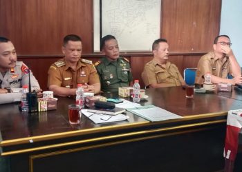 Kapolsek Siantar Barat, IPTU Dian Putra S.Sos.I, MH, mengikuti rapat koordinasi bersama Forum Koordinasi Pimpinan Kecamatan Siantar Barat, pada Senin (7/7/2025) pagi.