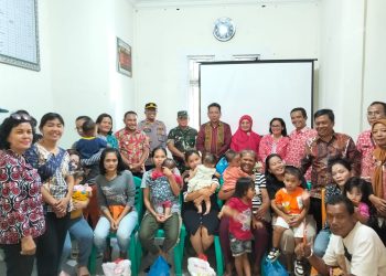Foto bersama disela kegiatan.