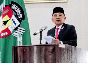 Bupati Simalungun, Dr H Anton Achmad Saragih menyampaikan Nota Pengantar Ranperda tentang Rencangan Pembangunan Jangka Menengah Daerah (RPJMD) Kabupaten Simalungun Tahun 2025-2029, di Gedung DPRD Simalungun, Jum'at (4/7/2025).