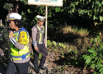 Sat Lantas Polres Pematangsiantar melakukan pengecekan atau survei jalan rawan kecelakaan (Laka) fatal yang mengakibatkan korban meninggal, di wilayah hukum Polres Pematangsiantar, pada Jumat (18/7/2025) pagi.