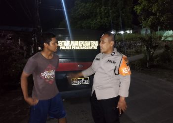 Polres Pematangsiantar gerak cepat melakukan pengecekan Tempat Kejadian Perkara (TKP) penipuan online, di Jalan Suji Pematangsiantar, pada Minggu (6/7/2025) malam.