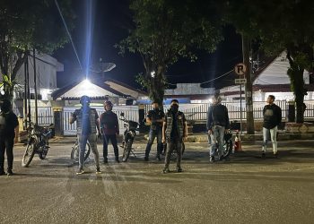 Polres Pematangsiantar meningkatkan patroli dalam rangka mengantisipasi gangguan kamtibmas seperti tawuran, geng motor, dan knalpot brong, di wilayah hukum Polres Pematangsiantar, pada Sabtu (6/7/2025) malam.