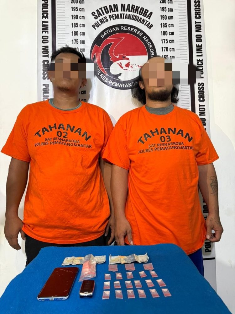 Foto kedua pelaku dan barang bukti yang diamankan Polisi.