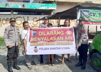 Polsek Siantar Utara  sosialisasi pencegahan Kebakaran Hutan dan Lahan (Karhutla) kepada masyarakat di eks Terminal Sukadame Parluasan, pada Senin (28/7/2025) pagi.