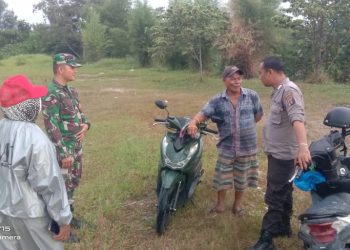 Polsek Siantar Martoba melakukan pengecekan dan sekaligus monitoring terjadinya kebakaran lahan kosong, di Jalan Tambun Timur, tepatnya di depan Perumahan Bintang Tambun Residence, pada Rabu (30/7/2025) sore.
