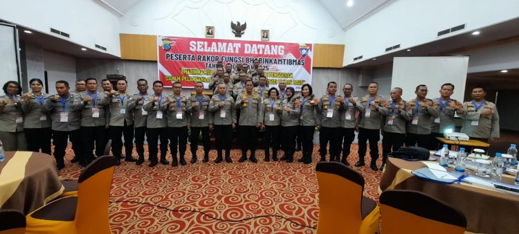 Kasat Binmas Polres Pematangsiantar, IPTU Maxi. J. Manurung SH, bersama Kanit Bhabinkamtibmas dan 2 perwakilan Bhabinkamtibmas, mengikuti rapat koordinasi (Rakor) Tahun Anggaran (T.A) 2024.