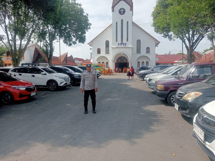Personil Polsek Siantar Selatan melaksanakan patroli pengamanan Ibadah Minggu, pada Minggu (27/7/2025) pagi.