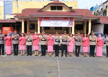 Foto bersama disela kegiatan.