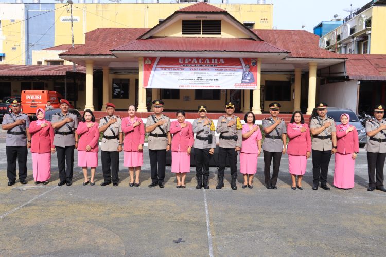 Foto bersama disela kegiatan.