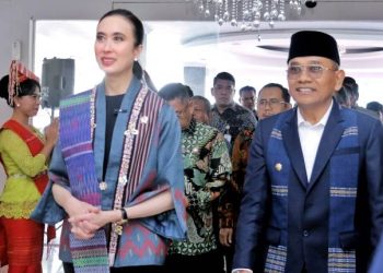 Bupati Simalungun, Dr H Anton Achmad Saragih menyambut kunjungan kerja Menteri Pariwisata Republik Indonesia (Menpar RI), Widiyanti Putri Wardhana, di Khas Hotel Parapat, pada Selasa (8/7/2025).