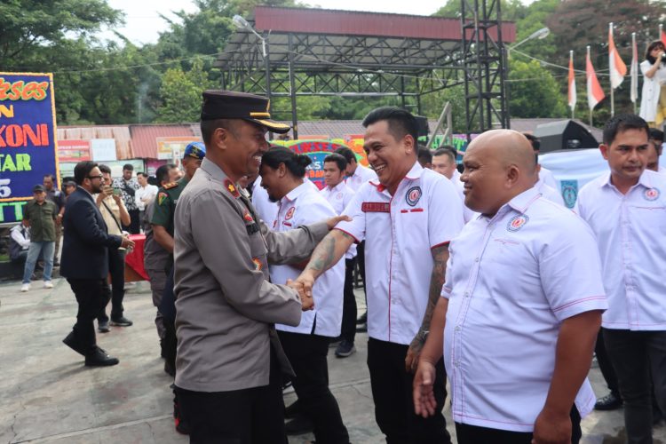 Kompol Hendrik Situmorang MM, menghadiri pelantikan Pengurus Komite Olahraga Nasional Indonesia (KONI) Kota Pematangsiantar, Masa Bakti Tahun 2025-2029, di Lapangan Pariwisata Pematangsiantar, pada Kamis (3/7/2025) siang.