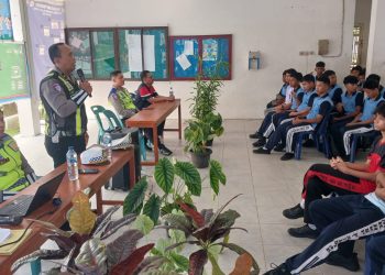 Sat Lantas Polres Pematangsiantar melaksanakan Police Go School di SMK Swasta HKBP, pada  Jumat (11/7/2025) pagi.