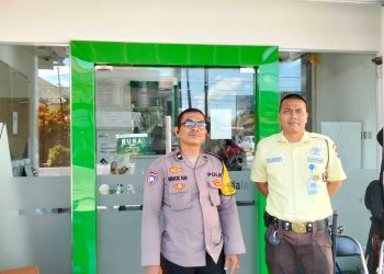 Bhabinkamtibmas Kelurahan Marihat Jaya, melaksanakan sambang ke Kantor Pegadaian UPC Marihat, di Jalan Melanthon Siregar Pematangsiantar, pada Selasa (29/7/2025) siang.