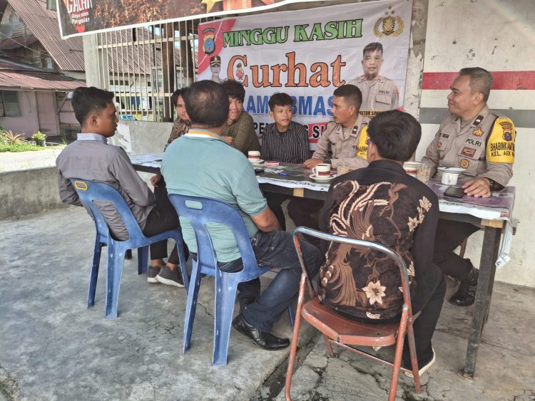 Polsek Siantar Selatan melaksanakan kegiatan Minggu Kasih Kamtibmas kepada Jemaat Gereja Pentakosta, Jalan Lingga Pematangsiantar, pada Minggu (27/7/2025) pagi.