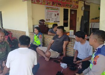 Sat Lantas Polres Pematangsiantar melaksanakan kegiatan lalulintas, sambil ngopi bareng dengan para supir truk, di Rumah Makan Singgalang dan tempat peristriahatan supir truk antar provinsi Jalan Parapat, pada Sabtu (5/7/2025) pagi.