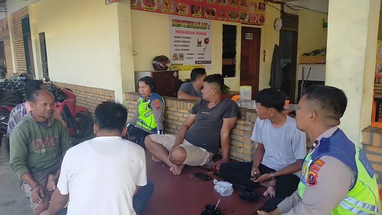 Sat Lantas Polres Pematangsiantar melaksanakan kegiatan lalulintas, sambil ngopi bareng dengan para supir truk, di Rumah Makan Singgalang dan tempat peristriahatan supir truk antar provinsi Jalan Parapat, pada Sabtu (5/7/2025) pagi.