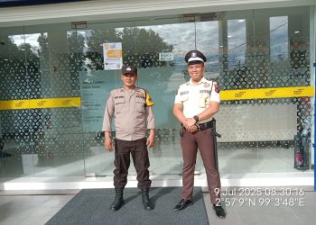 Bhabinkamtibmas Kelurahan Teladan, BRIPKA Irwan Surya Darma melaksanakan sambang ke lokasi objek vital seperti Bank Mandiri Taspen, di Jalan Sudirman Pematangsiantar, pada Rabu (9/7/2025) pagi.