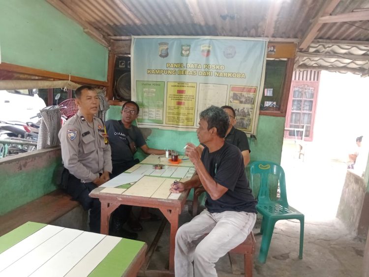 Polsek Siantar Timur  melaksanakan patroli di lokasi kampung bebas narkoba, di Jalan Siantar Timur Pematangsiantar, pada Sabtu (12/7/2025) siang.