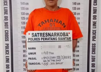 Foto tersangka dan barang bukti ganja yang diamankan Polisi.