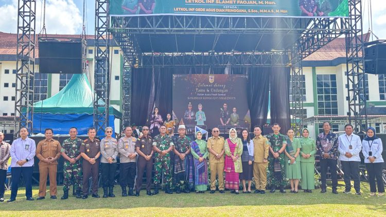 Kapolres Pematangsiantar, AKBP Sah Udur T.M. Sitinjak, SH, SIK, MH, menghadiri pisah sambut Komandan Distrik Militer (Dandim) 0207/Simalungun dari Letkol Inf Slamet Faojan, M.Han kepada Letkol Inf. Gede Agus Dian Pringgana, S.Sos, M.M.A.S, M.Han.