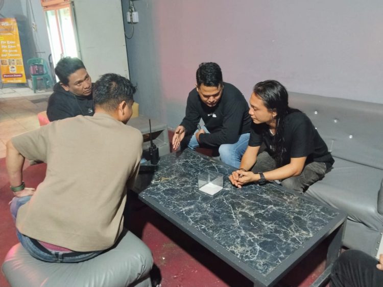 Polsek Siantar Timur gerak cepat pengecekan kebisingan, di Cafe Rasa Sayang yang terletak di Jl. Ahmad Yani, Kelurahan Pardomuan, Kecamatan Siantar Timur, Kota Pematangsiantar, pada Sabtu (27/7/2025) dini hari.