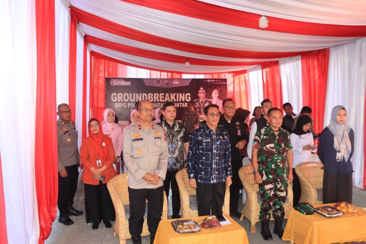 Polres Pematangsianțar melaksanakan groundbreaking atau peletakkan batu pertama pembangunan dapur Satuan Pelayanan Pemenuhan Gizi (SPPG) dan zoom meeting kunjungan kerja (Kunker) Kapolri Jenderal Listyo Sigit Prabowo.