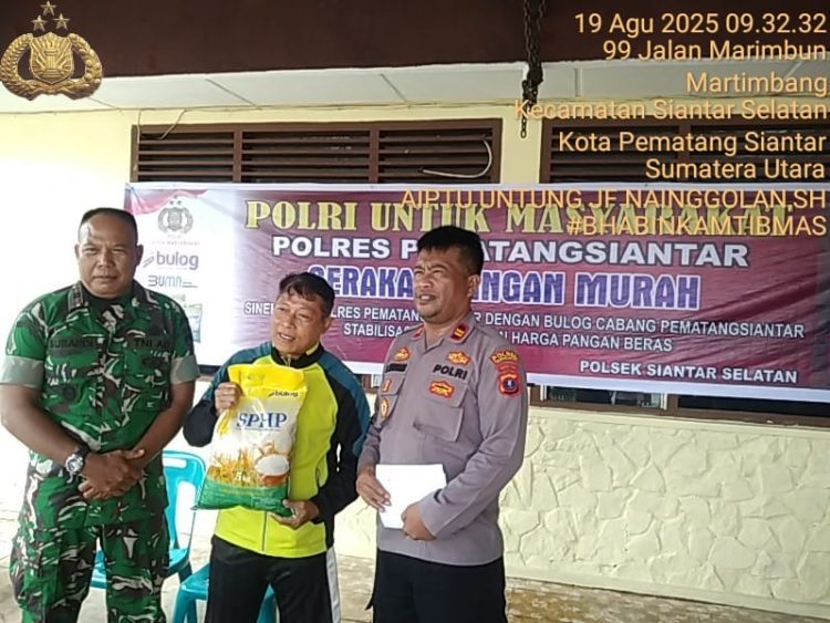 Polseķ Siantar Selatan menggelar kegiatan Gerakan Pangan Murah (GPM) kepada masyarakat, di halaman Mako Polsek Siantar Selatan, pada Selasa (19/8/2025) pagi.