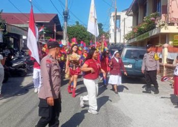 Polres Pematangsiantar menurunkan sejumlah personil dalam melaksanakan  pengamanan kegiatan pawai Marching Band SMP RK Bintang Timur, pada Senin (18/8/2025) pagi.