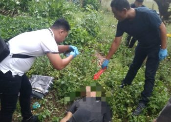 Personil Polsek Siantar Martoba - Polres Pematangsiantar, melakukan pengecekan Tempat Kejadian Perkara (TKP) temuan mayat, di Jalan Tuan Rondahaim, tepatnya di Jalan Samping Kusuk Lulur Amor, pada Minggu sore (3/8/2025).