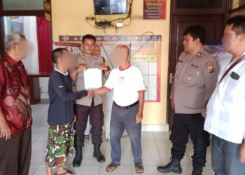 Polsek Siantar Barat menyelesaikan masalah dugaan penganiayaan dengan problem solving, pada Minggu (3/8/2025) siang.