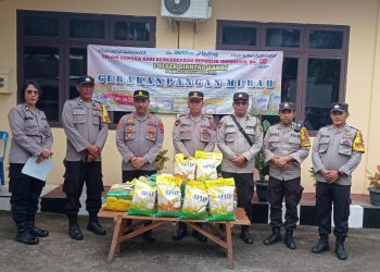 Polseķ Siantar Barat melaksanakan kegiatan Gerakan Pangan Murah (GPM) kepada masyarakat, di Halaman Mako Polseķ Siantar Barat, pada Selasa (19/8/2025) pagi.