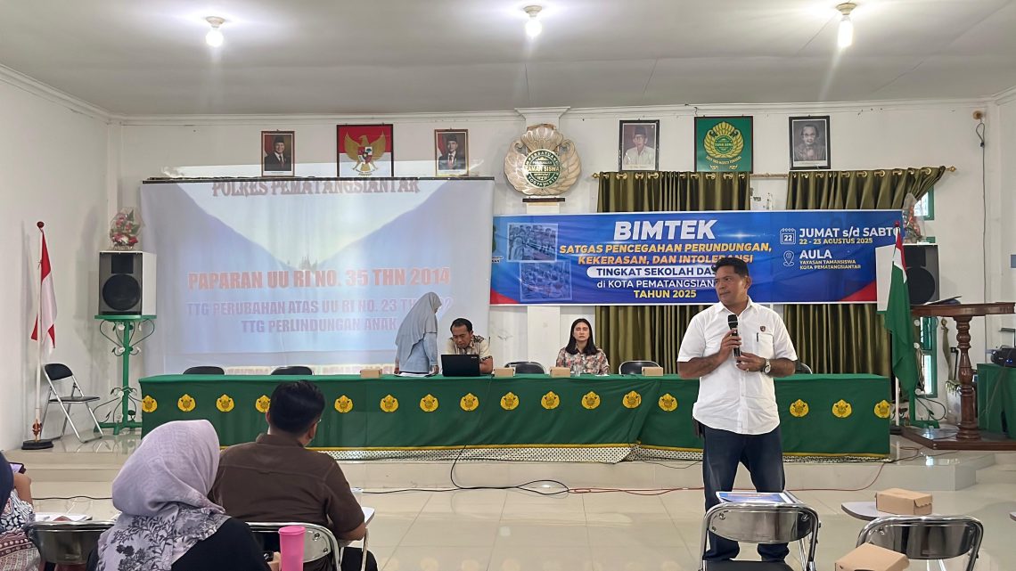 Sat Reskrim Polres Pematangsiantar melalui Kanit Perlindungan Perempuan dan Anak (PPA), IPDA Darwin P. Siregar SH, hadiri kegiatan penyuluhan atau Bimtek Satgas Pencegahan Perundungan, Kekerasan dan Intoleransi Tingkat Sekolah Dasar (SD), di Aula SMP Taman Siswa, pada Sabtu (23/8/2025) pagi.