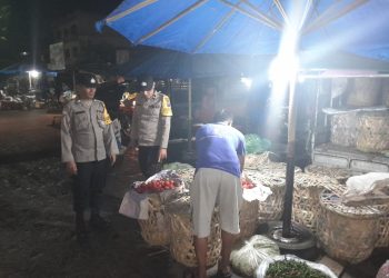 Polsek Siantar Utara melaksanakan kegiatan Blue Light Patrol (BLP), di wilayah hukum Polsek Siantar Utara, pada Kamis (31/7/2025) malam.