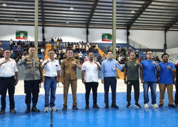 Kasubbag Dalpers Bag SDM, AKP Jon Harno Purba, menghadiri pembukaan Turnamen Futsal antar Instansi 2025 Kota Pematangsiantar yang berlangsung di GOR Suzuya Merdeka Mall, pada Senin (4/8/2025) sore.