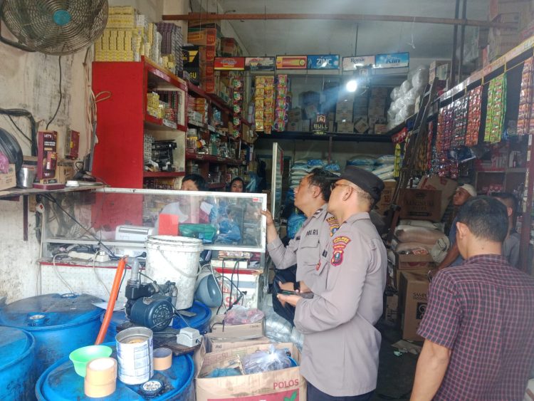 Polres Pematangsiantar melalui personil Satuan Reskrim dan Polsek Siantar Utara, gerak cepat melakukan pengecekan dugaan pemerasan, di Jalan HOS Cokro Aminoto Pematangsiantar, pada Jumat (1/8/2025) siang.