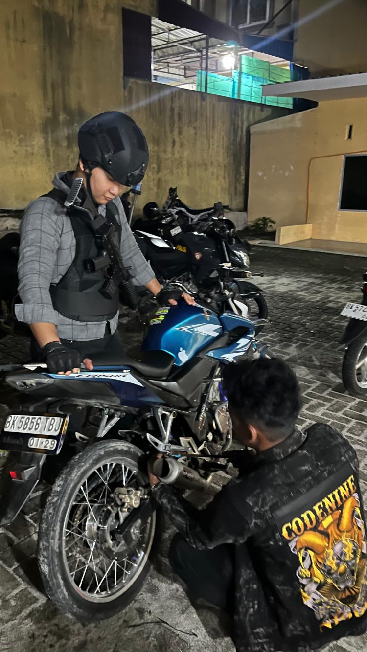 Tim Khusus (Timsus) Dayok Mirah melaksanakan patroli hingga subuh, di wilayah hukum Polres Pematangsiantar yang dimulai pada Sabtu malam (30/8/2025), sekitar pukul 23.00 WIB.
