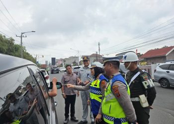 Sat Lantas Polres Pematangsiantar kembali menggelar razia gabungan Kepatuhan Pajak Kendaraan bermotor (PKB) Tahun 2025 yang berlangsung di depan Mako Sat Lantas, Jalan Sangnawaluh, pada Kamis (28/8/2025) pagi.