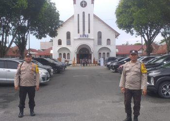Polsek Siantar Selatan melaksanakan patroli gereja, di wilayah hukum Polsek Siantar Selatan.