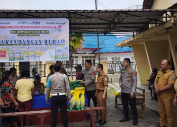 Polseķ Siantar Timur menggelar kegiatan Gerakan Pangan Murah (GPM) kepada masyarakat, di Halaman Mako Polsek Siantar Timur, pada Selasa pagi (19/8/2025).