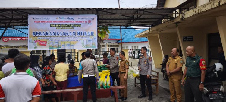Polseķ Siantar Timur menggelar kegiatan Gerakan Pangan Murah (GPM) kepada masyarakat, di Halaman Mako Polsek Siantar Timur, pada Selasa pagi (19/8/2025).