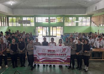 Polisi Wanita (Polwan) Polres Pematangsiantar melaksanakan kegiatan Police Go To School, di SMK Negeri 2 Kota Pematangsiantar, pada Kamis (28/8/2023) pagi.