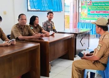 Bhabinkamtibmas Kelurahan Martimbang, Aipda Roy Sidabutar, SH, menghadiri kegiatan penyuluhan kesehatan reprodukasi yang berlangsung di Kantor Kelurahan Martimbang, pada Selasa (5/8/2025) pagi.