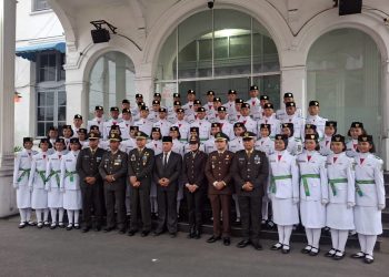 Kasat Lantas, IPTU Friska Susana SH, mewakili Kapolres Pematangsiantar, menghadiri pengukuhan sebanyak 55 anggota Paskibraka Kota Pematangsiantar Tahun 2025, di Gedung Serbaguna Pemko Pematangsiantar, Jumat (15/8/2025) sore.