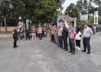 Polsek Siantar Barat bersama instansi terkait, melaksanakan penertiban Pedagang Kaki Lima (PKL), di seputaran Lapangan Haji Adam Malik, pada Minggu (3/8/2025) pagi.