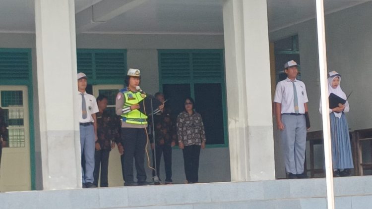 Sat Lantas Polres Pematangsiantar melaksanakan Police Go School, di Yayasan Perguruan (YP) Taman Siswa, pada  Senin (11/8/2025) pagi, sekitar pukul : 07.30 WIB.