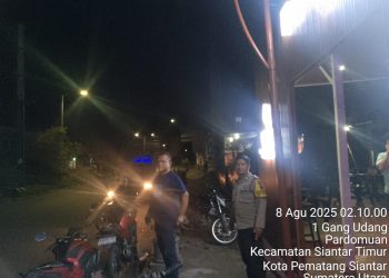 Polsek Siantar Timur kembali gerak cepat pengecekan dan memberikan himbauan di Cafe Rasa Sayang yang terletak di Jl. Ahmad Yani, pada Jumat (8/8/2025) dini hari.