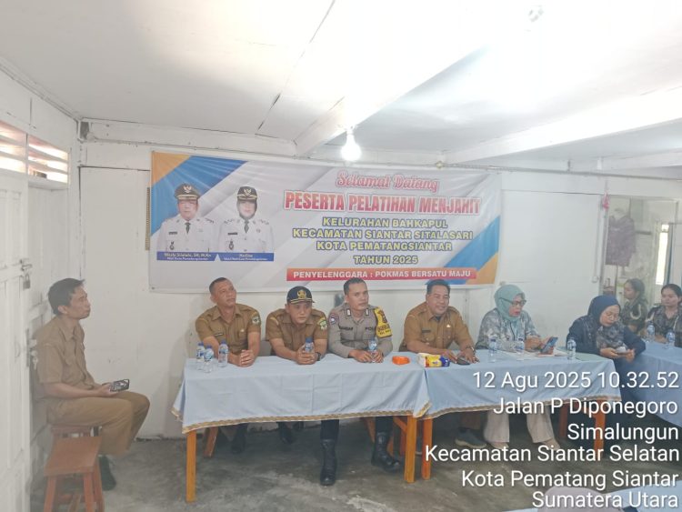 Polsek Siantar Martoba menghadiri pembukaan pelatihan menjahit yang dilaksanakan di LPK Bina Ayu, Jalan Diponegoro, pada Selasa (12/8/2025) pagi.