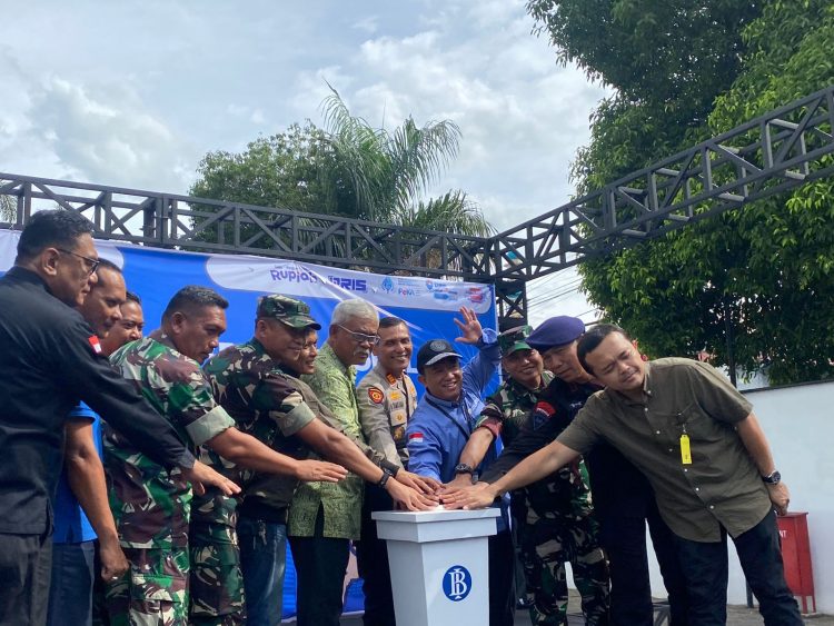 Kasat Samapta, AKP Mariduk Tambunan, SH, MH, menghadiri launching QRIS bersama Becak Wisata Pematangsiantar yang berlangsung di Lapangan Bola Volly Kantor Perwakilan Bank Indonesia Kota Pematangsiantar, pada Jumat (1/8/2025) siang.