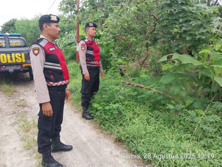 Satuan Samapta Polres Pematangsiantar melaksanakan patroli menggunakan kendaraan dinas roda empat (R4) dalam rangka mengantisipasi pengendalian dan pencegahan Kebakaran Hutan dan Lahan (Karhutla), di wilayah hukum Polres Pematangsiantar, pada Kamis (28/8/2025) pagi.